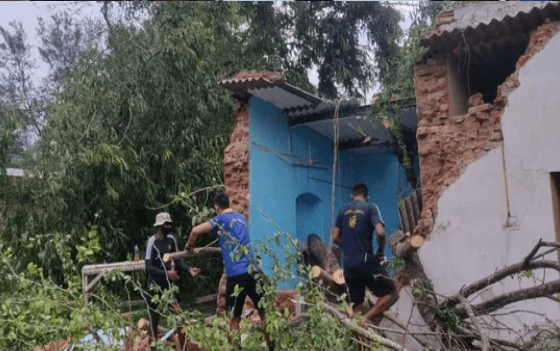 బాలసోర్‌లోని తుఫాను ప్రభావిత ప్రాంతాల్లో భారత నావికాదళం సహాయక చర్యలు…