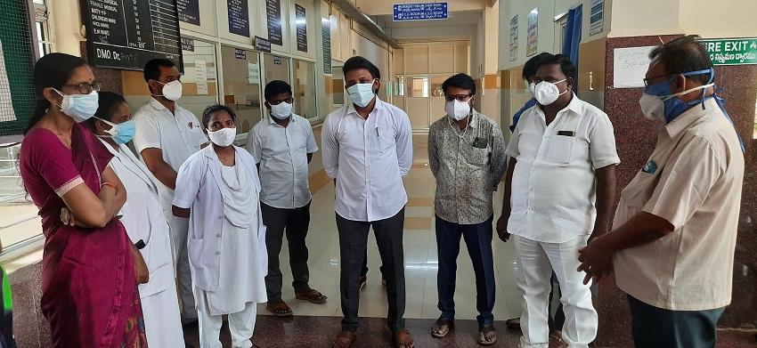 దవాఖానల్లో మందులకు కొరత లేదు