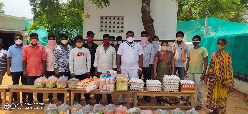 కరోనా పేషెంట్లకు నిత్యావసర సరుకుల పంపిణీ