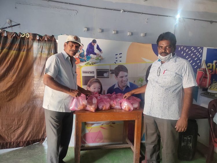 ఆపద వేళ.. ఆత్మీయులై..