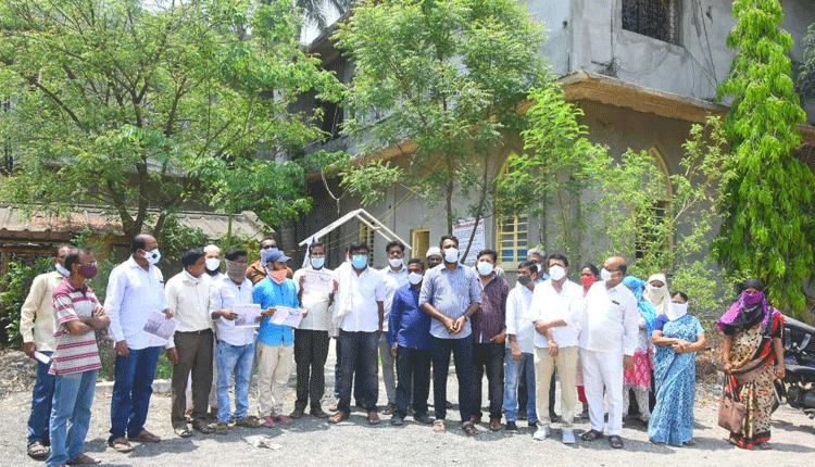 డీడీ నాగరాజును సస్పెండ్‌ చేయాలి