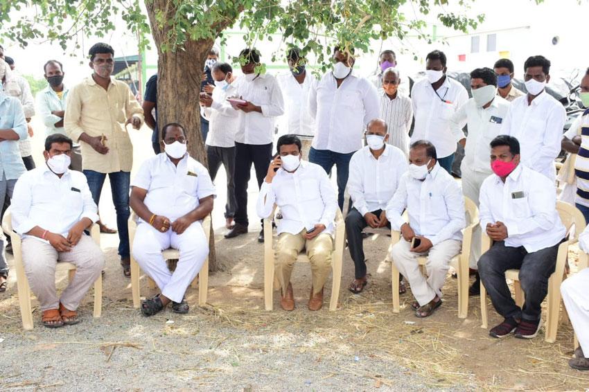 గన్నీబ్యాగుల కొరత లేకుండా చూస్తాం