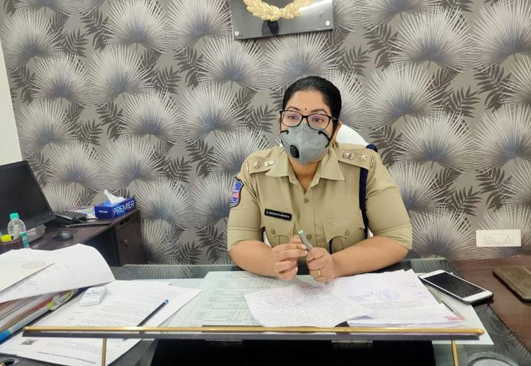 లాక్‌డౌన్‌ నిబంధనలు పాటించాలి