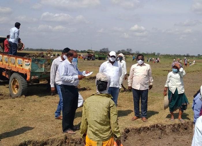 కొవిడ్‌ లక్షణాలు లేనివారు పనుల్లో పాల్గొనేలా చూడాలి