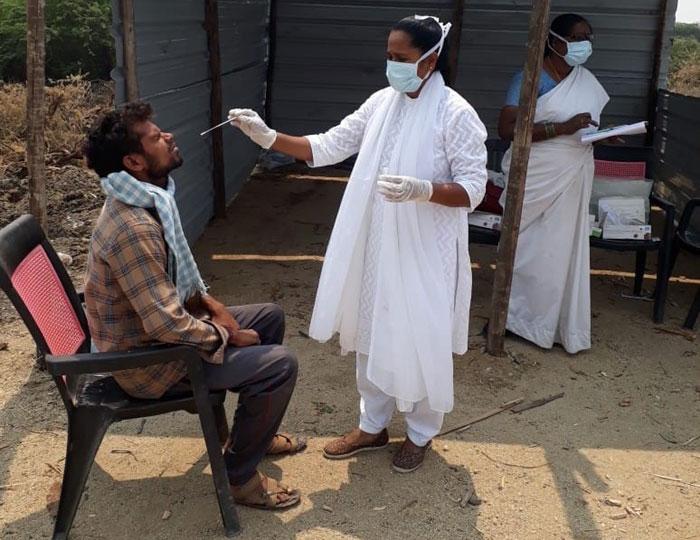 జిల్లాలో తగ్గుతున్న కరోనా పాజిటివ్‌ కేసులు