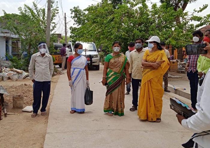 కరోనా లక్షణాలు ఉన్నవారిని గుర్తించాలి