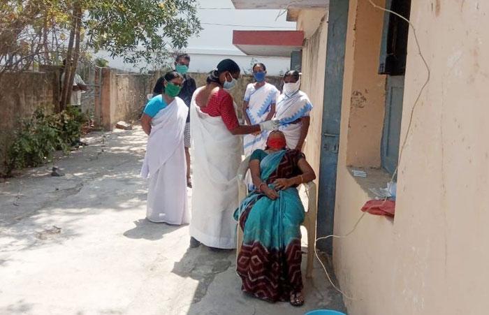 ఇంట్లోనే ఉండండి.. ఆరోగ్యాన్ని కాపాడుకోండి