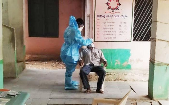 కరోనా కేసులు తగ్గుముఖం