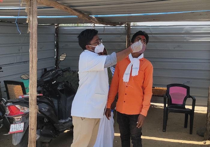 కొనసాగుతున్న కరోనా పరీక్షలు.. వ్యాక్సినేషన్‌