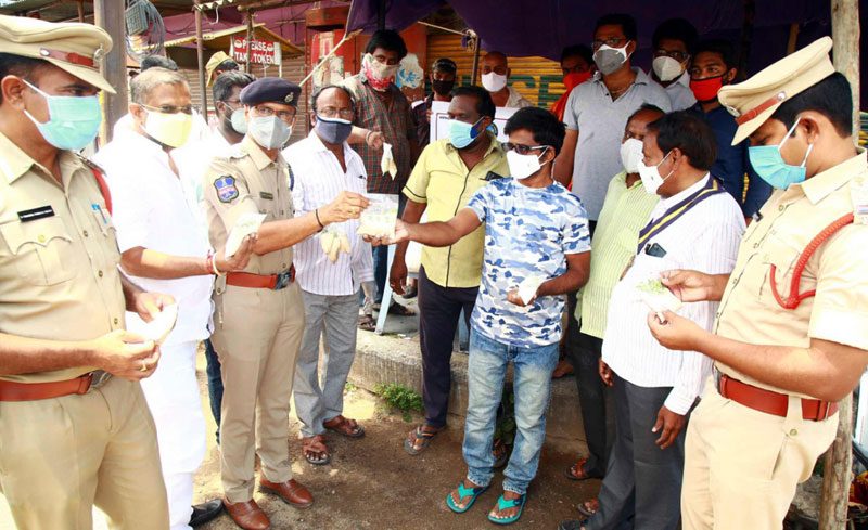 కొవిడ్‌ వలంటీర్లుగా ముందుకు రావాలి