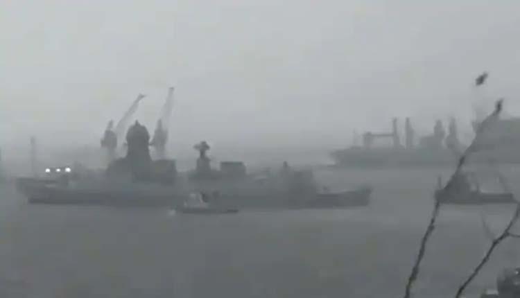 146 మందిని రక్షించిన నేవీ