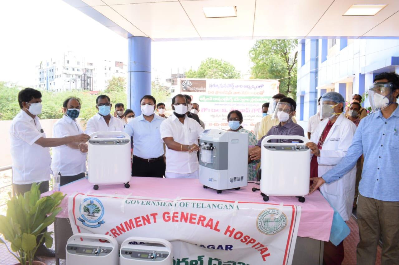 మ‌హ‌బూబ్‌న‌గ‌ర్ ఆస్ప‌త్రికి 10 ఆక్సిజ‌న్ కాన్సంట్రేట‌ర్స్ విరాళం