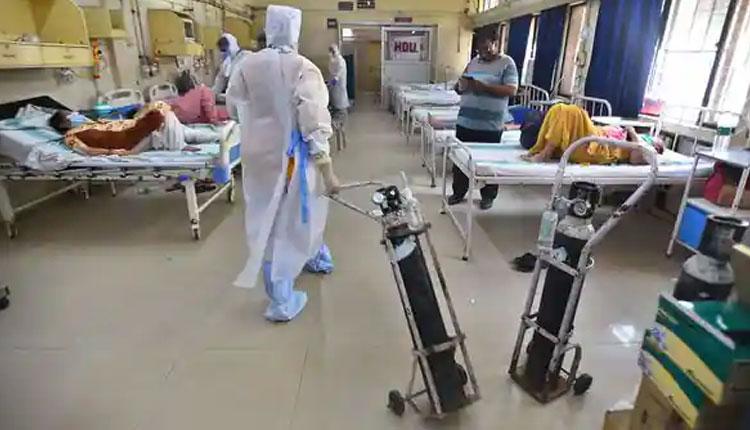 కాసుల‌కు క‌క్కుర్తి.. అంబులెన్స్ డ్రైవ‌ర్ల దారుణం