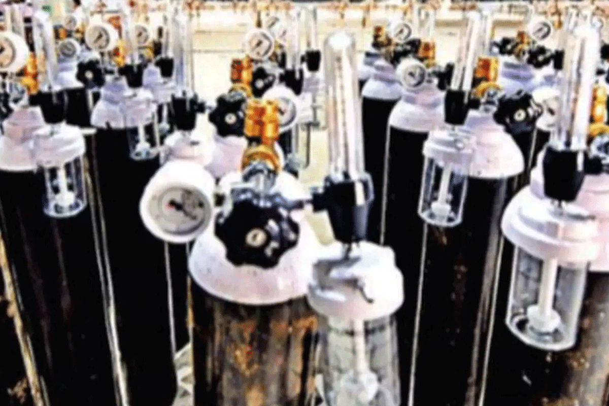 ఢిల్లీలో విషాదం.. ఆక్సిజ‌న్ అంద‌క డాక్ట‌ర్‌తో స‌హా 8 మంది మృతి