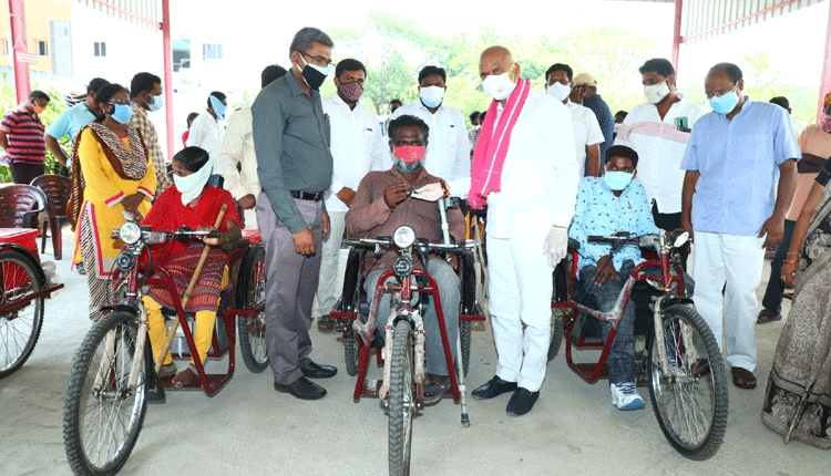 దివ్యాంగుల జీవితాల్లో వెలుగులు