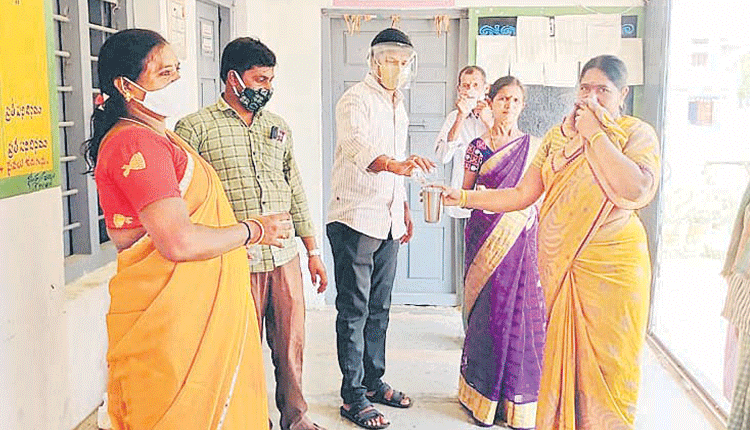 కరోనా కట్టడికి కొంగొత్త ఆలోచనలు