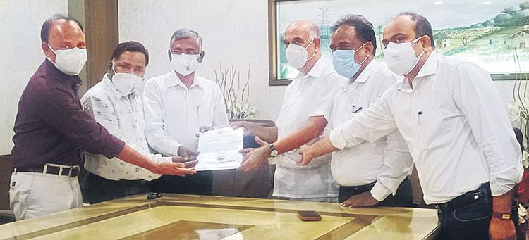 నిమ్స్‌కు పది వెంటిలేటర్లు