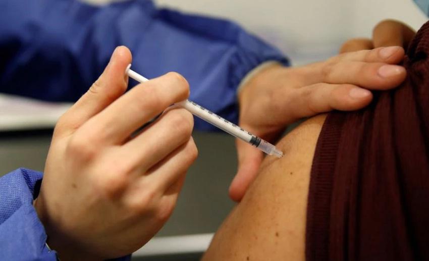 విదేశాల‌కు వెళ్లే విద్యార్థుల‌కు వ్యాక్సినేష‌న్‌.. కేటీఆర్ ట్వీట్