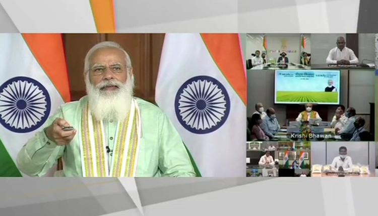 పీఎం కిసాన్‌ సమ్మాన్‌ నిధి విడుదల చేసిన పీఎం
