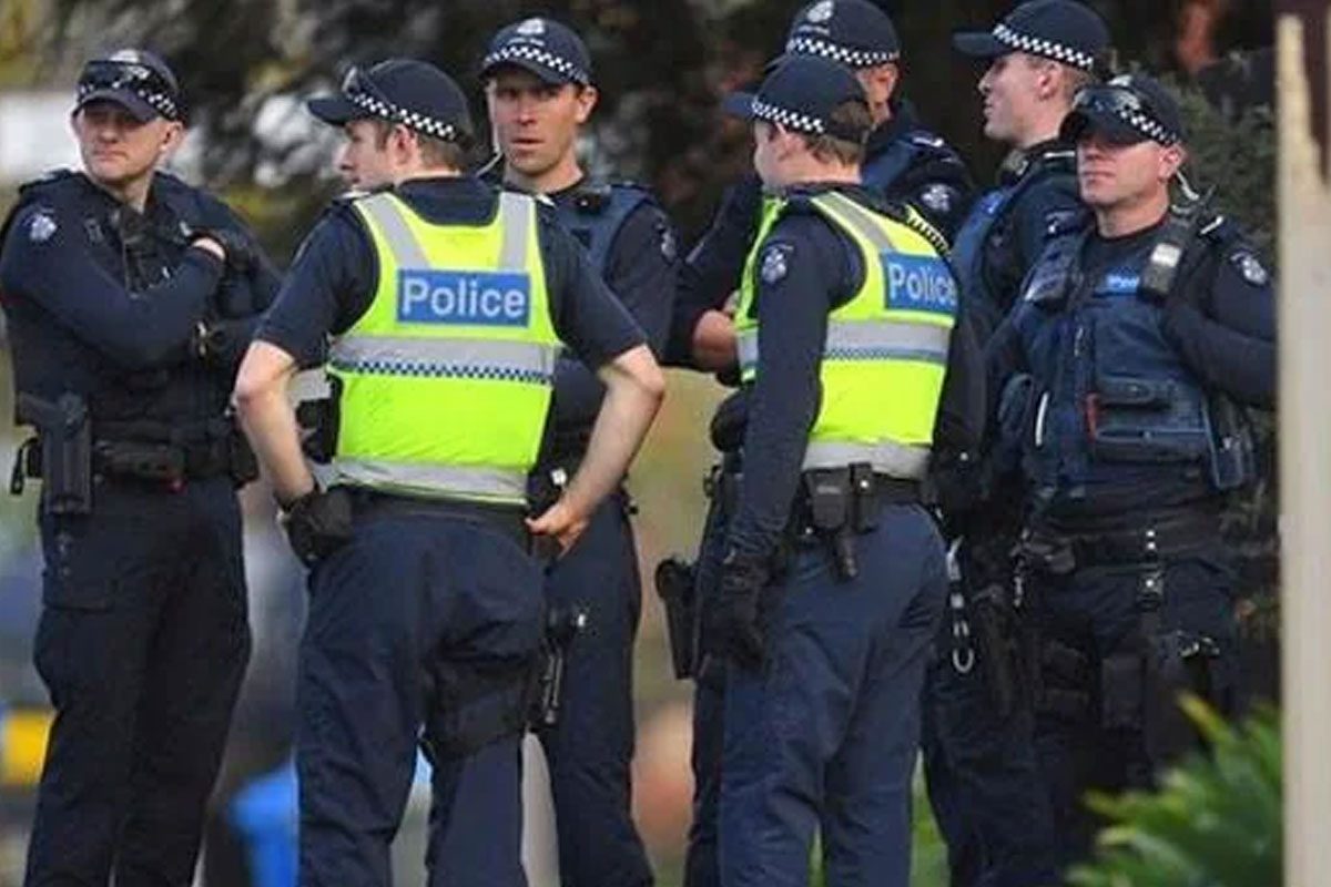 దొంగను చంపి.. శవంతోపాటు 15 ఏండ్లపాటు ఇంట్లోనే..