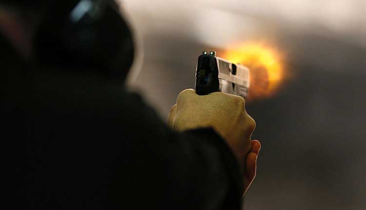 పంజాబ్‌లో ఇద్ద‌రు పోలీస్ అధికారుల‌ కాల్చివేత‌..!