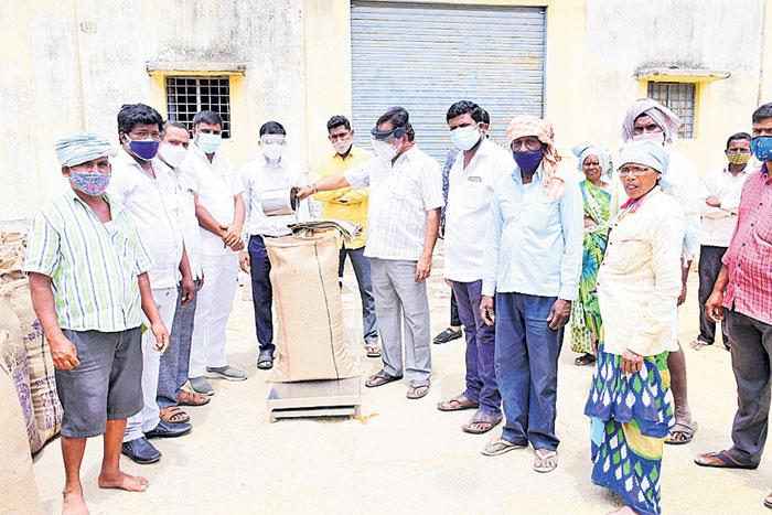 కొనుగోలులో వేగం పెంచాలి