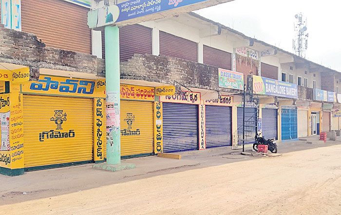 పలుచోట్ల స్వచ్ఛంద లాక్‌డౌన్‌