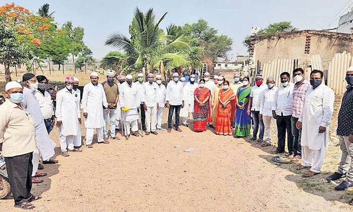 నిరాడంబరంగా ఈద్‌-ఉల్‌-ఫితర్‌