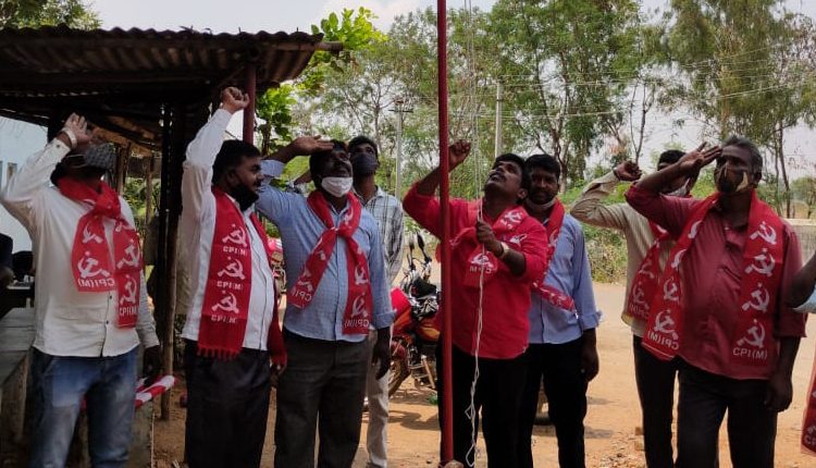 కార్మికులు అన్ని రంగాల్లో అభివృద్ధి చెందాలి