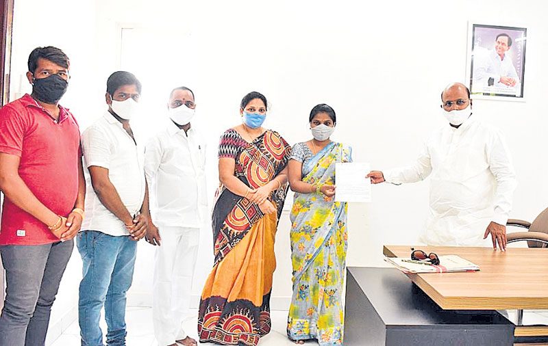 ఆపత్కాలంలో అంగన్‌వాడీలు, ఆశవర్కర్లు కీలకం