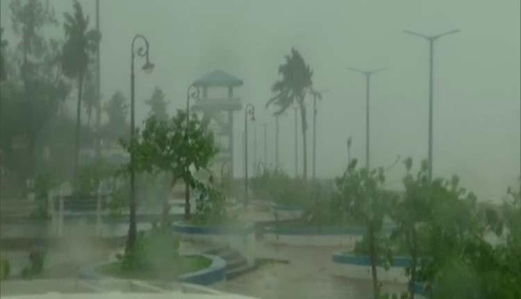 మరికొద్ది గంటల్లో తీరం దాటనున్న ‘యాస్‌’