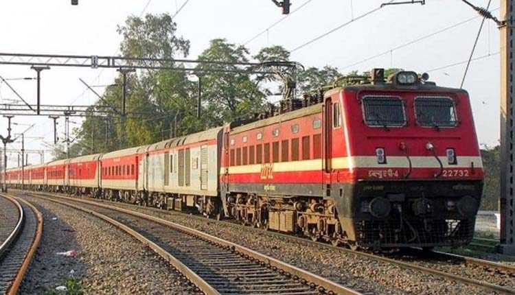 కరోనా ఎఫెక్ట్‌.. రాజధాని, శతాబ్ది ఎక్స్‌ప్రెస్‌ సహా 28 రైళ్లు రద్దు