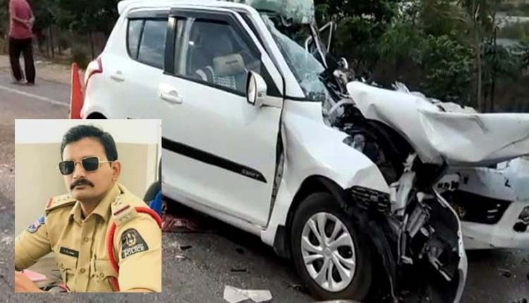 అబ్దుల్లాపూర్‌మెట్‌ వద్ద ప్రమాదం.. సీఐ దంపతులు మృతి