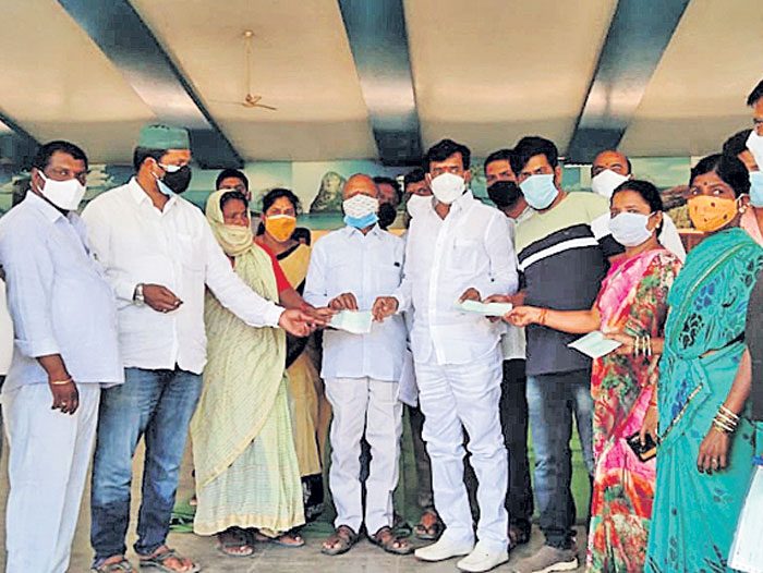 విపత్తులోనూ ఆడబిడ్డలకు ప్రభుత్వ సాయం