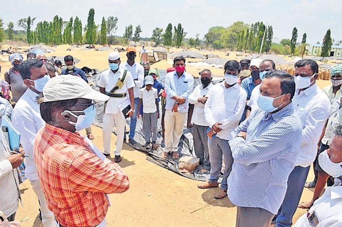 ధాన్యం కొనుగోళ్లను వేగవంతం చేయాలి