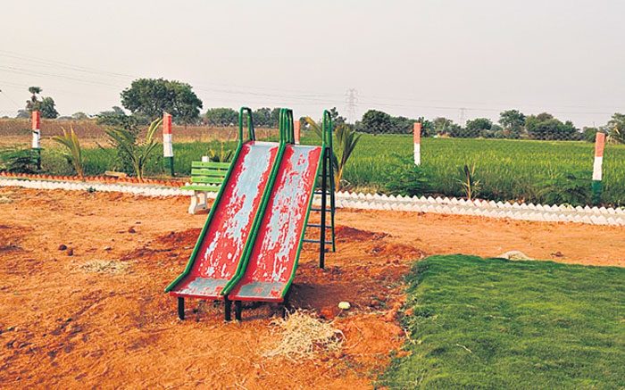 పల్లె పకృతి పనులతో క్లీన్‌గా మారిన గ్రామం