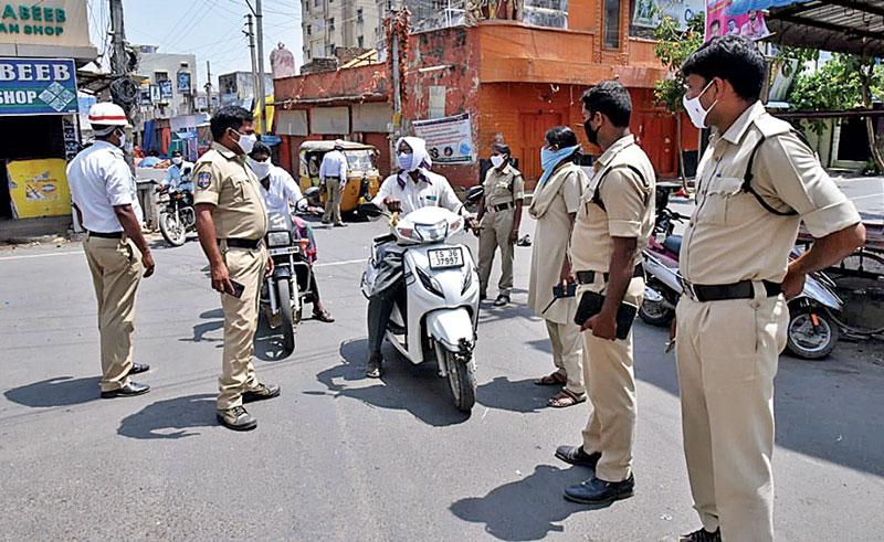 రెండో రోజూ లాక్‌డౌన్‌ కట్టుదిట్టం