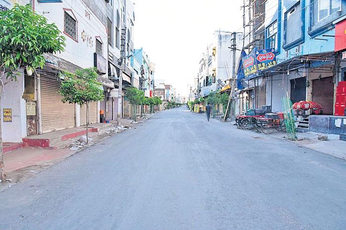 పక్కాగా లాక్‌డౌన్‌ అమలు