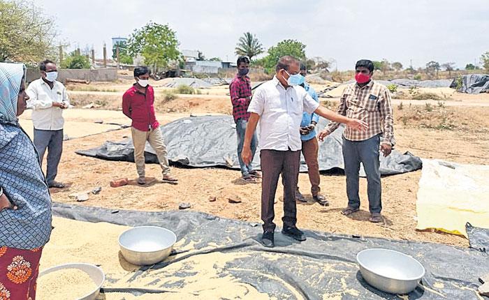 రైతుల సమస్యలు పరిష్కరిస్తాం