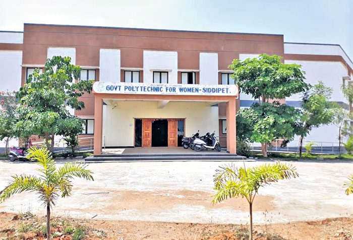 ‘పాలిటెక్నిక్‌’లో కంప్యూటర్‌ కోర్సు