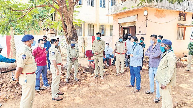 లాక్‌డౌన్‌ పటిష్టంగా అమలు చేయాలి