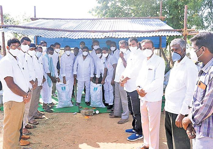 రైతులకు అండగా ప్రభుత్వం