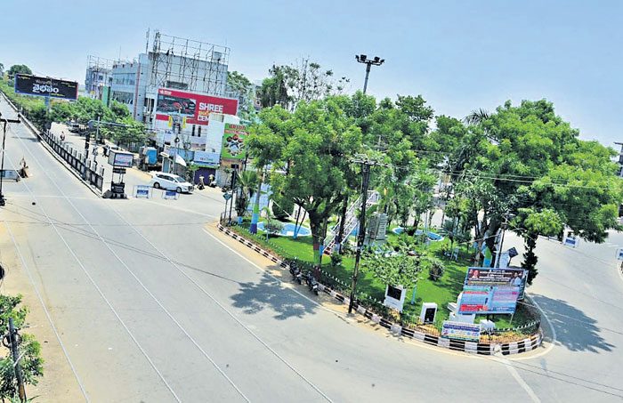 గడపదాటలే!