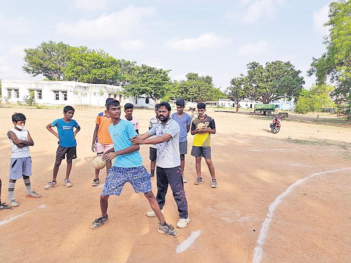 సత్ఫలితాలిస్తున్న హ్యాండ్‌బాల్‌ సమ్మర్‌ కోచింగ్‌