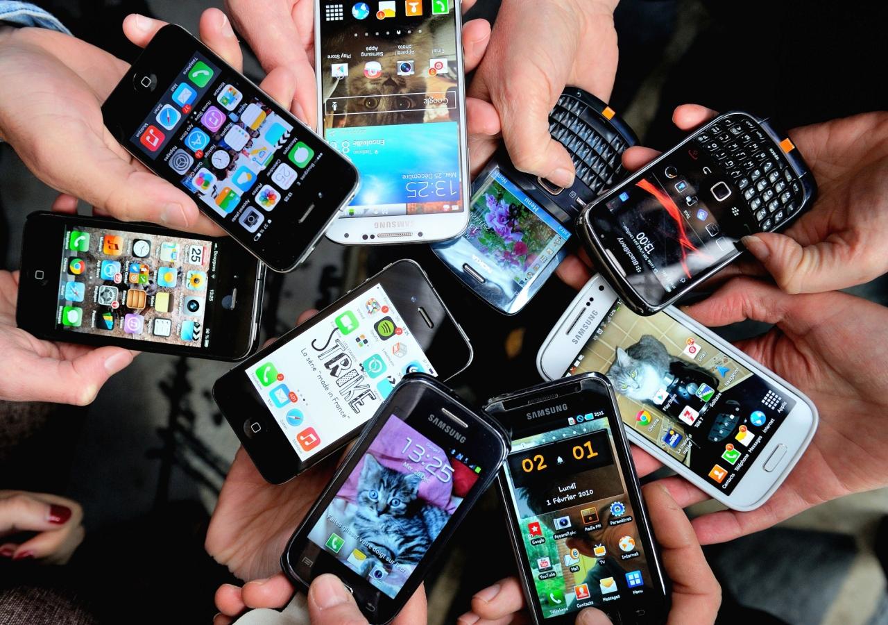 స్మార్ట్‌ఫోన్‌ ప్రియులకు షాక్‌ .. ఈ పండ‌గ‌కి ఆఫ‌ర్లు ఉండవా.. ఎందుకలా?