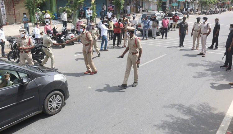 లాక్‌డౌన్‌ ఆంక్షలు కఠినతరం