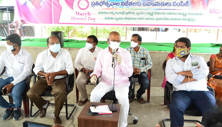 ఎక్కువ మాట్లాడుతున్నారు..