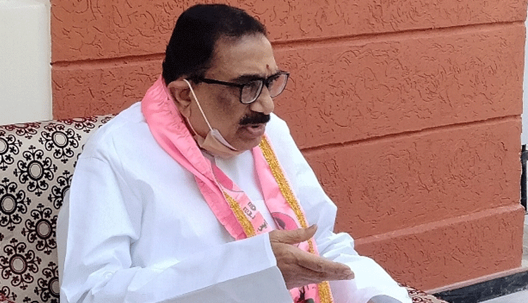 ఈటల అవకాశవాది