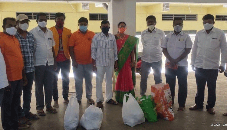 కొనసాగుతున్న దాతల సాయం