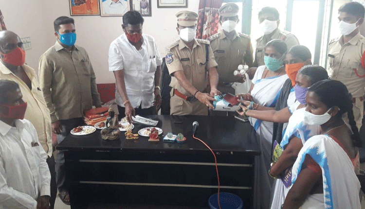 కరోనా కట్టడికే గ్రామ కమిటీలు